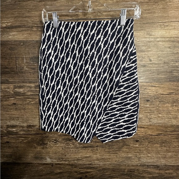 LOFT Dresses & Skirts - LOFT White and Navy Blue Asymmetrical Mini Skirt